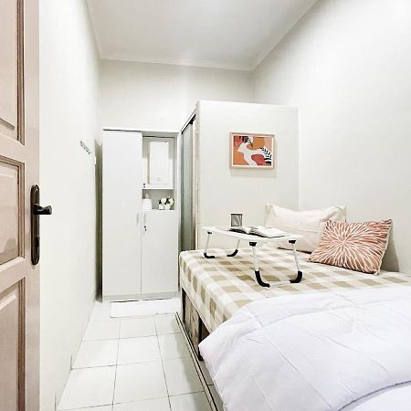 Kos Awany Coliving Hostel Jakarta Buitenkant foto