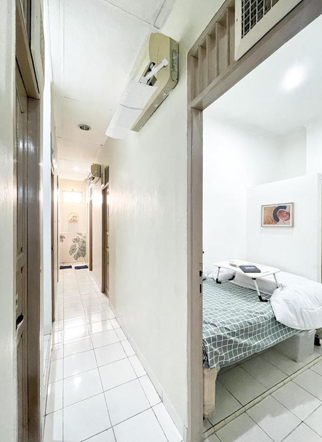 Kos Awany Coliving Hostel Jakarta Buitenkant foto