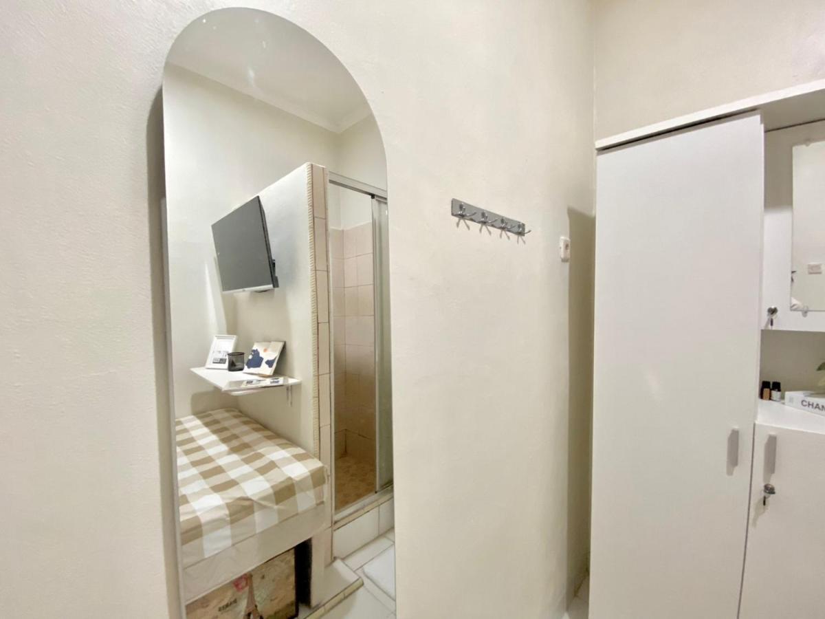 Kos Awany Coliving Hostel Jakarta Buitenkant foto