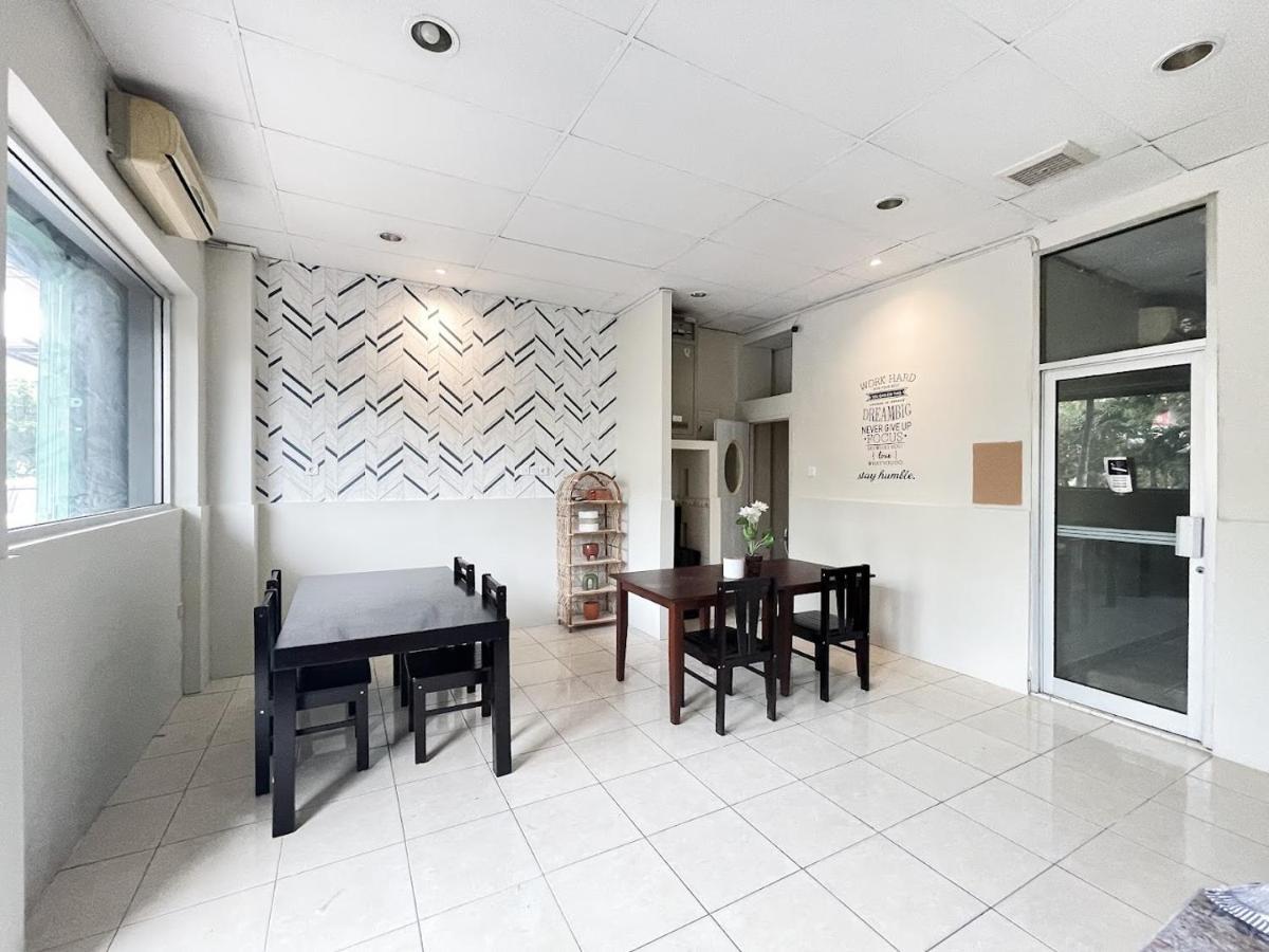 Kos Awany Coliving Hostel Jakarta Buitenkant foto